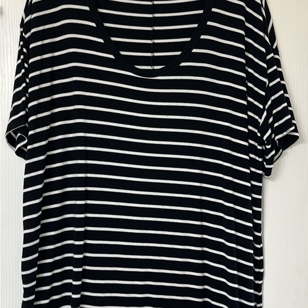 Old Navy Black and White Relaxed Luxe Top